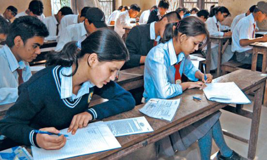 सरकार कक्षा १२ को स्थगित परीक्षा सञ्चालनका लागि विकल्प खोज्दै 