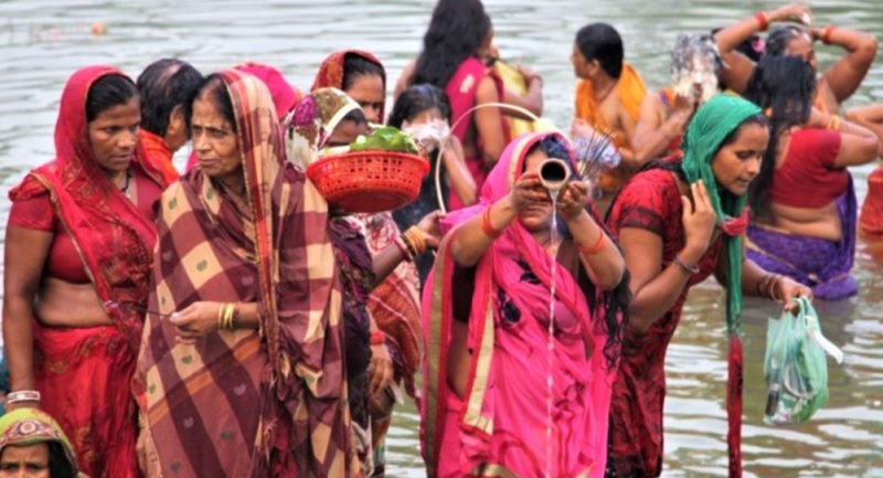जितिया पर्व मनाउँदै थारु समुदायका महिला