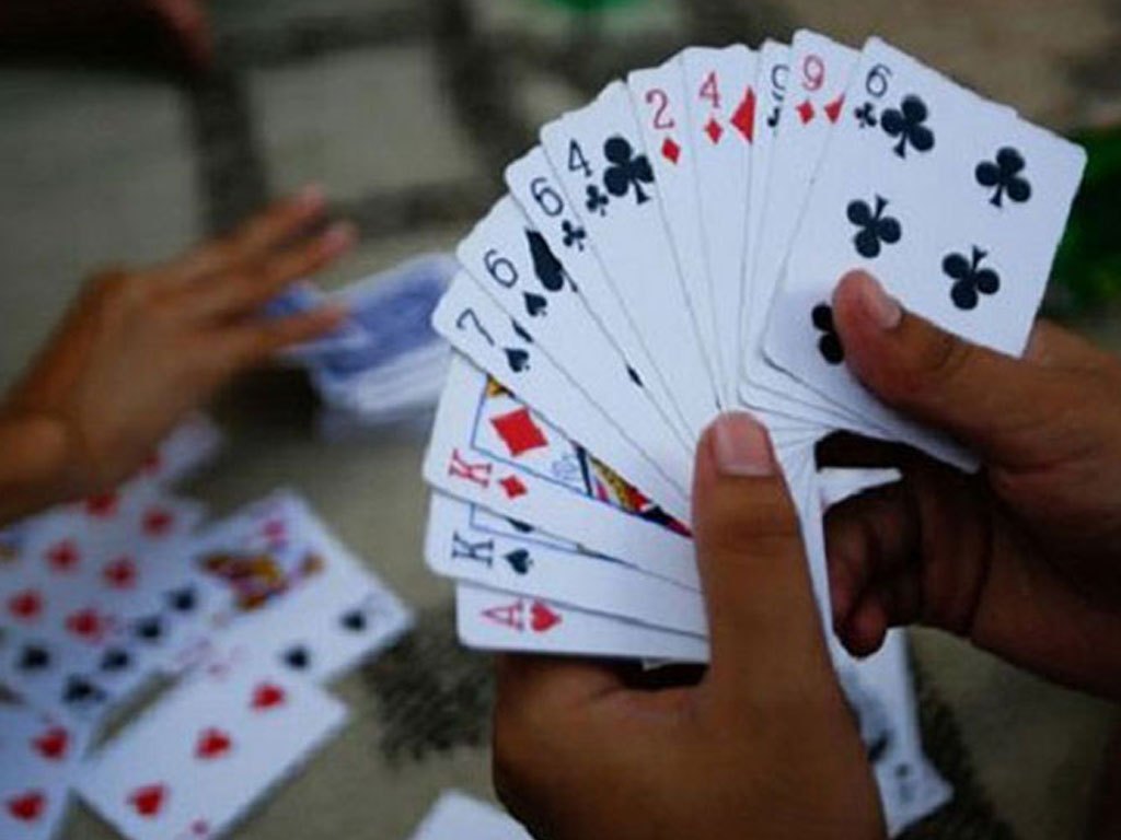 आठ जना जुवाडे पक्राउ