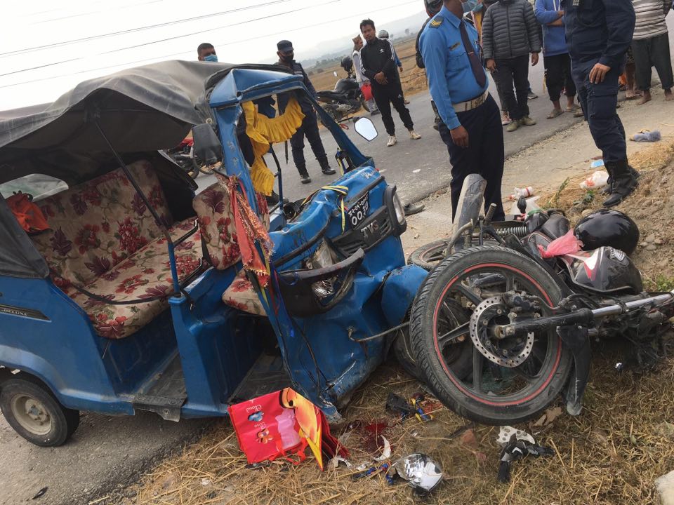 उदयपुरमा अटो र मोटर साइकल ठोक्किदा ९ जना घाइते