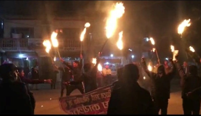 उदयपुरमा संसद विघटनको विरोधमा मसाल जुलुस 
