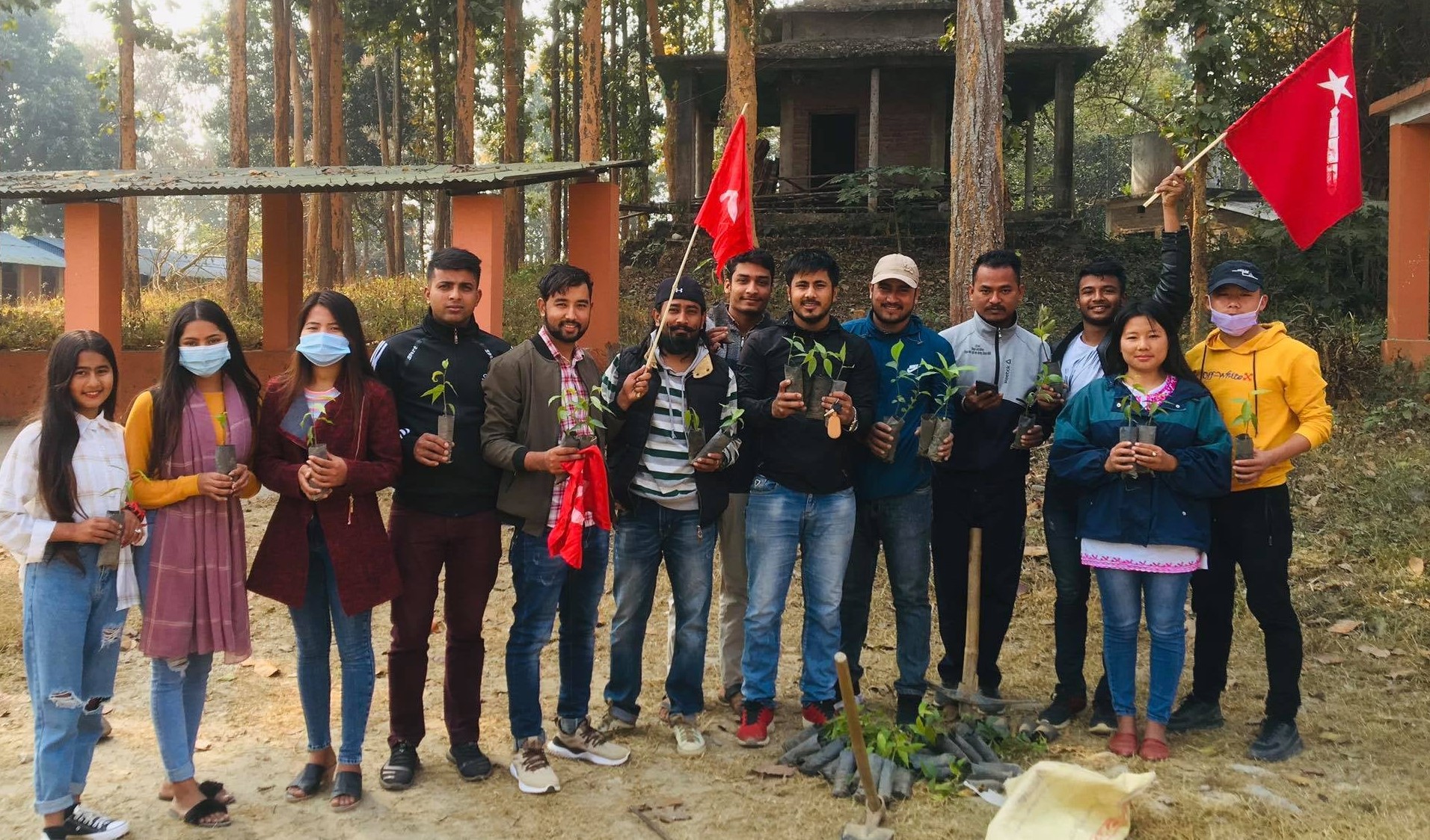 कलेजमा वृक्षारोपन गरेर विध्यार्थीले मनाए "जनयुद्ध दिवस"