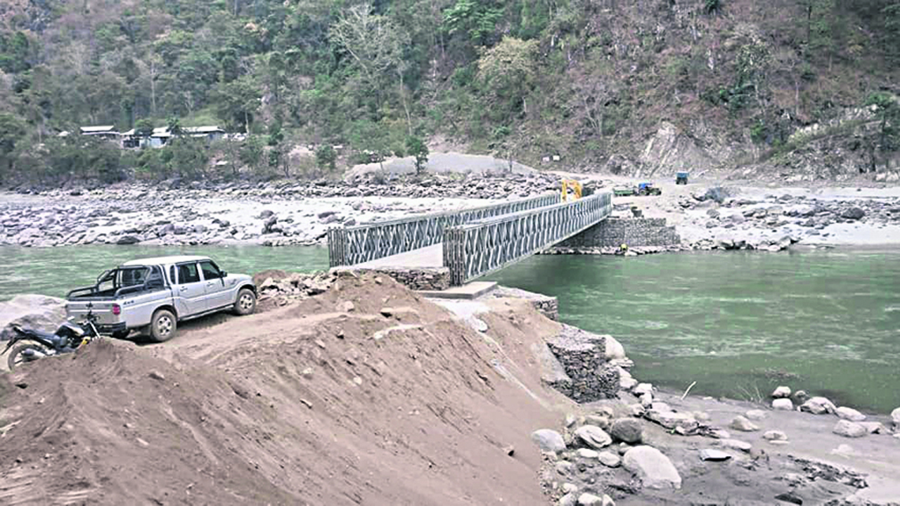 सुनकोशीको बेलिब्रिज हटाउने कार्य शुरु