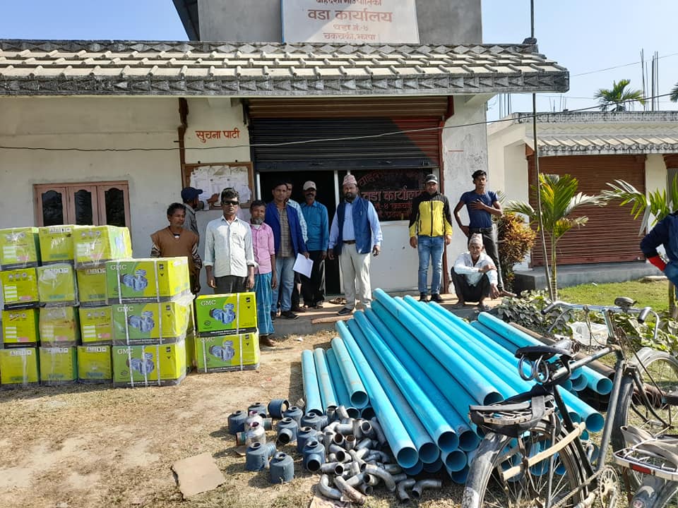 झापाको बाह्रदशीको एउटै वडामा ५० लाखको सिञ्चाई सामग्री बितरण