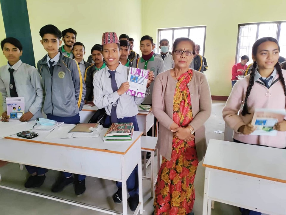 उपमेयर राउतको नेतृत्वमा कटारीमा बाल विवाह न्युनिकरणकाे लागि  सचेतनामुलक स्टिकर वितरण अभियान