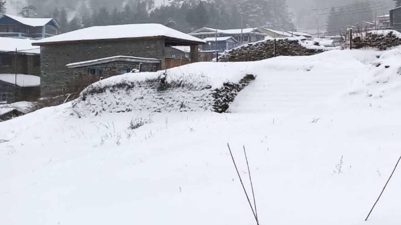 आजकाे माैसम: हल्का वर्षादेखि र उच्च हिमाली तथा पहाडी भेगमा हिमपात 