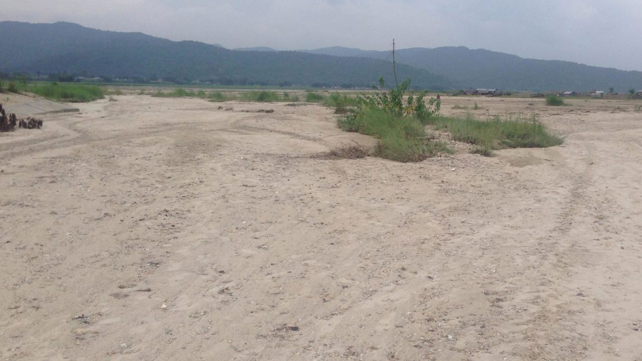 चुरे र महाभारत क्षेत्र दोहोनका कारण मासिँदै खेतीयोग्य जमिन