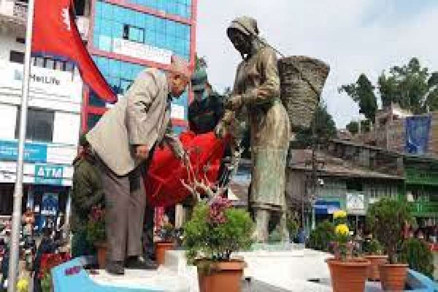 अब इलामले चिया टिप्दै गरेको मूर्तिले स्वागत गर्नेछ