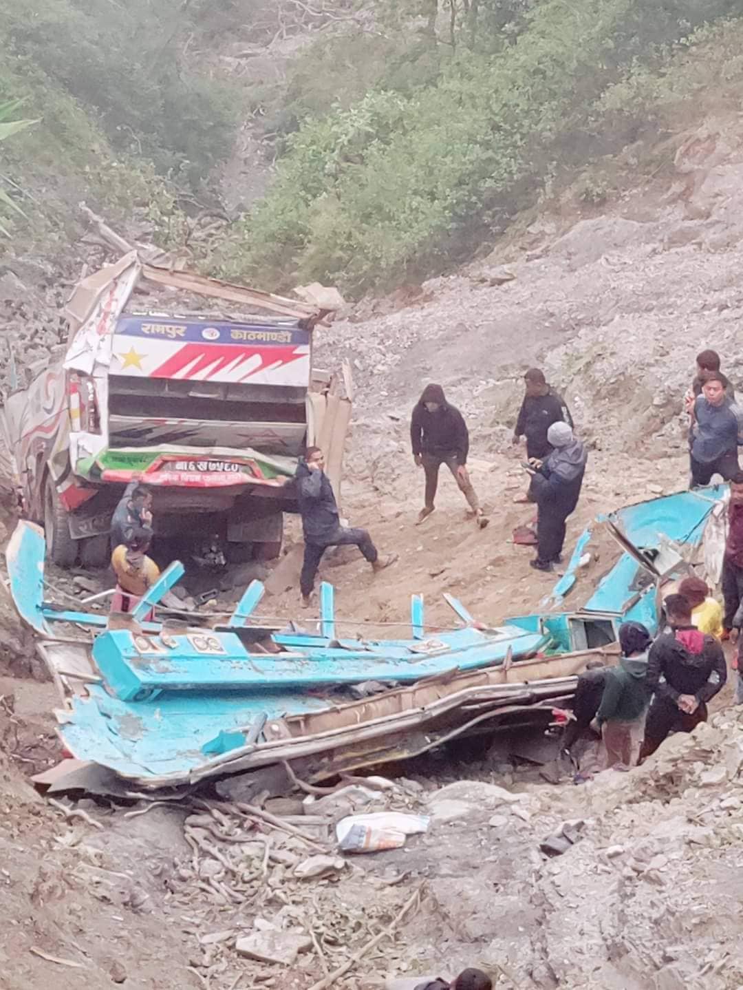 बस दुर्घटनामा पाँच जनाको मृत्यु, २५ घाइते