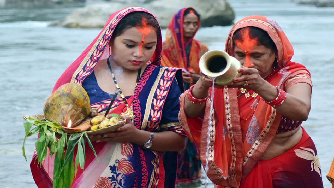 छठ पर्व: उदाउँदो सूर्यलाई अघ्र्य