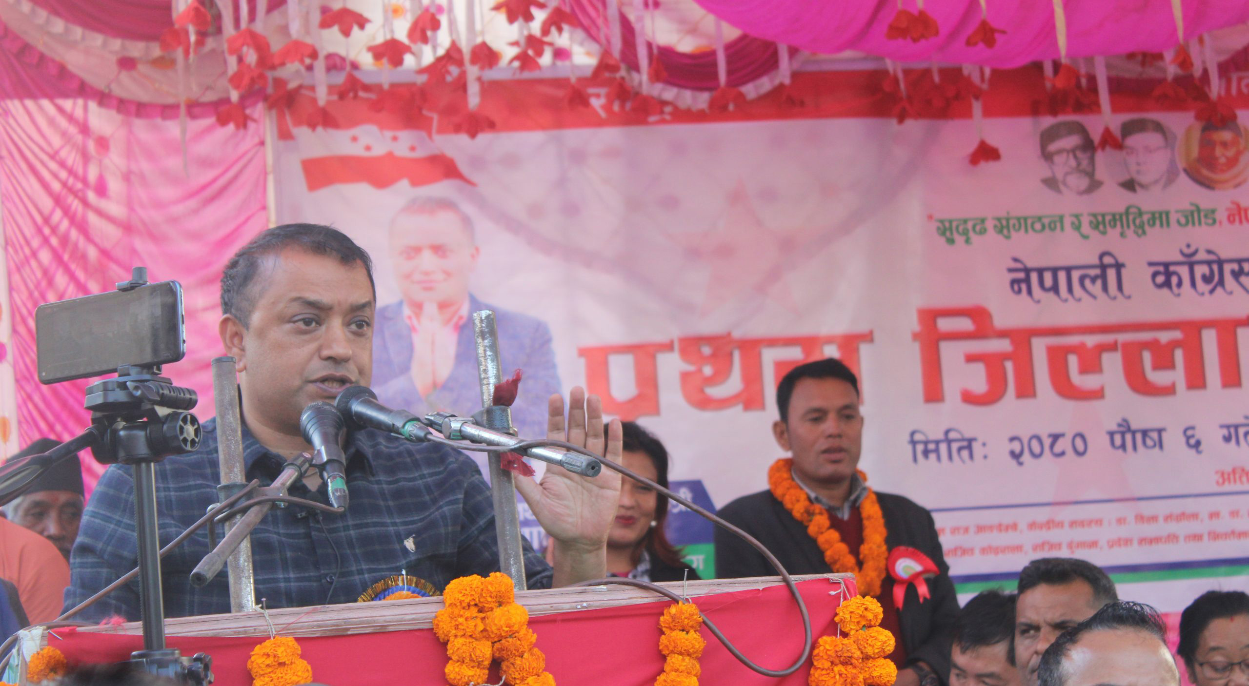 प्रधानमन्त्री दाहाललाई काम गरेर देखाउन कांग्रेस महामन्त्री थापाको अनुराेध